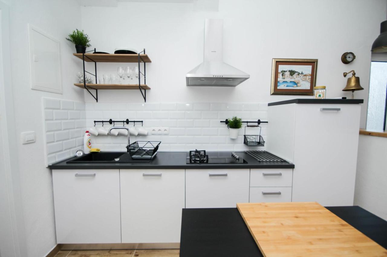Lola'S Apartments Трибунь Экстерьер фото