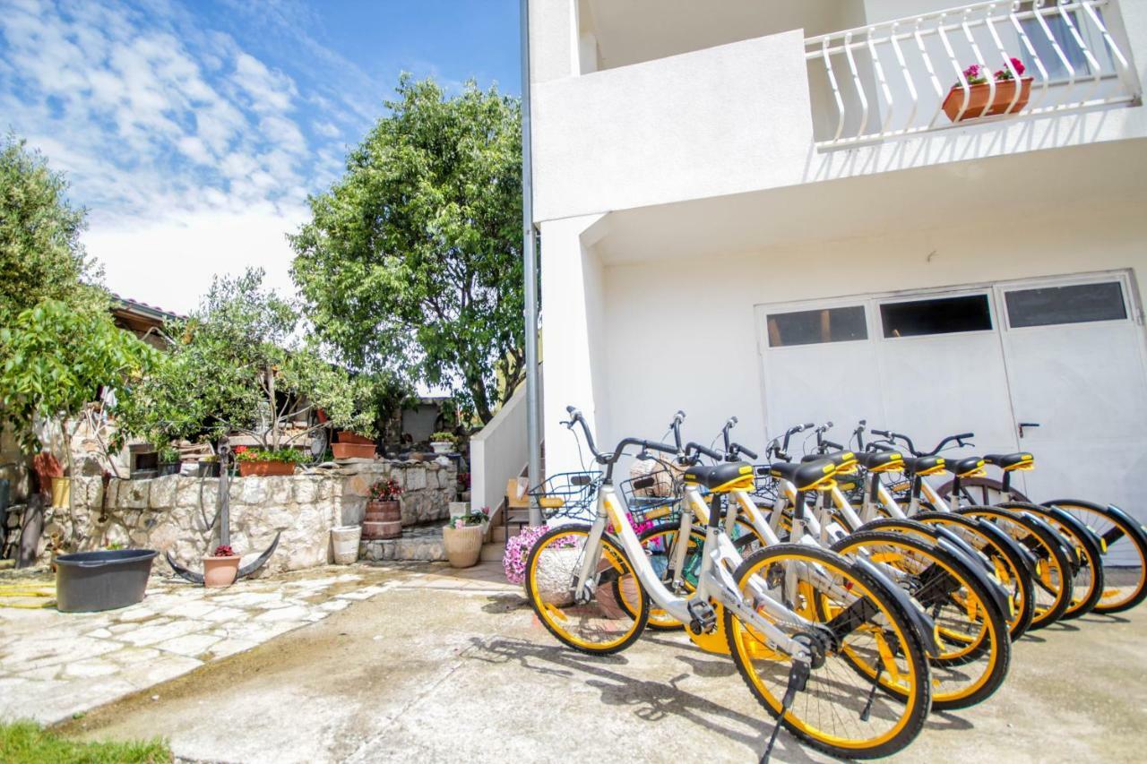 Lola'S Apartments Трибунь Экстерьер фото